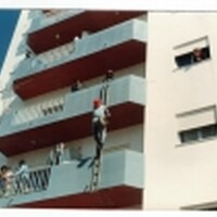 Manobras dos bombeiros de São Brás de Alportel, num prédio de 10 andares